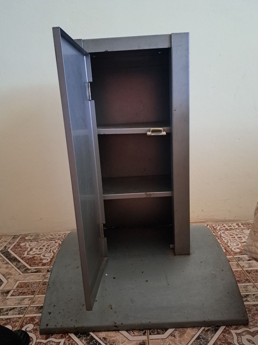 Метален сейф за съхранение на документи и бижута