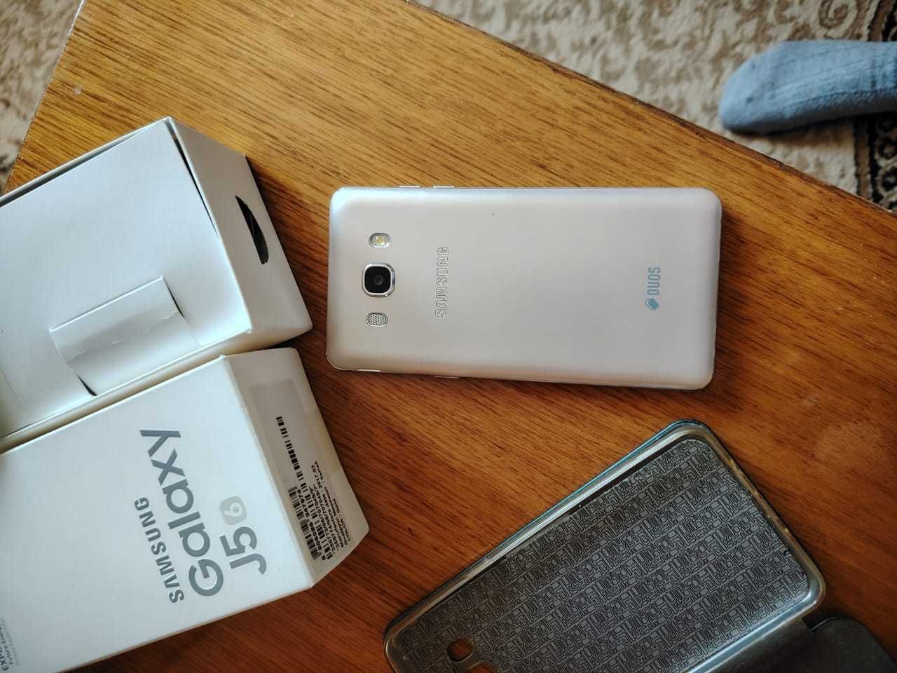 Смартфон Samsung Galaxy J5