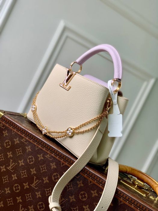 Geanta Louis Vuitton Capucines BB