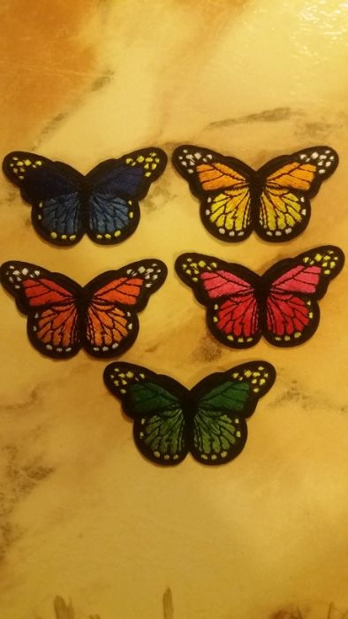 Broderie  model fluture