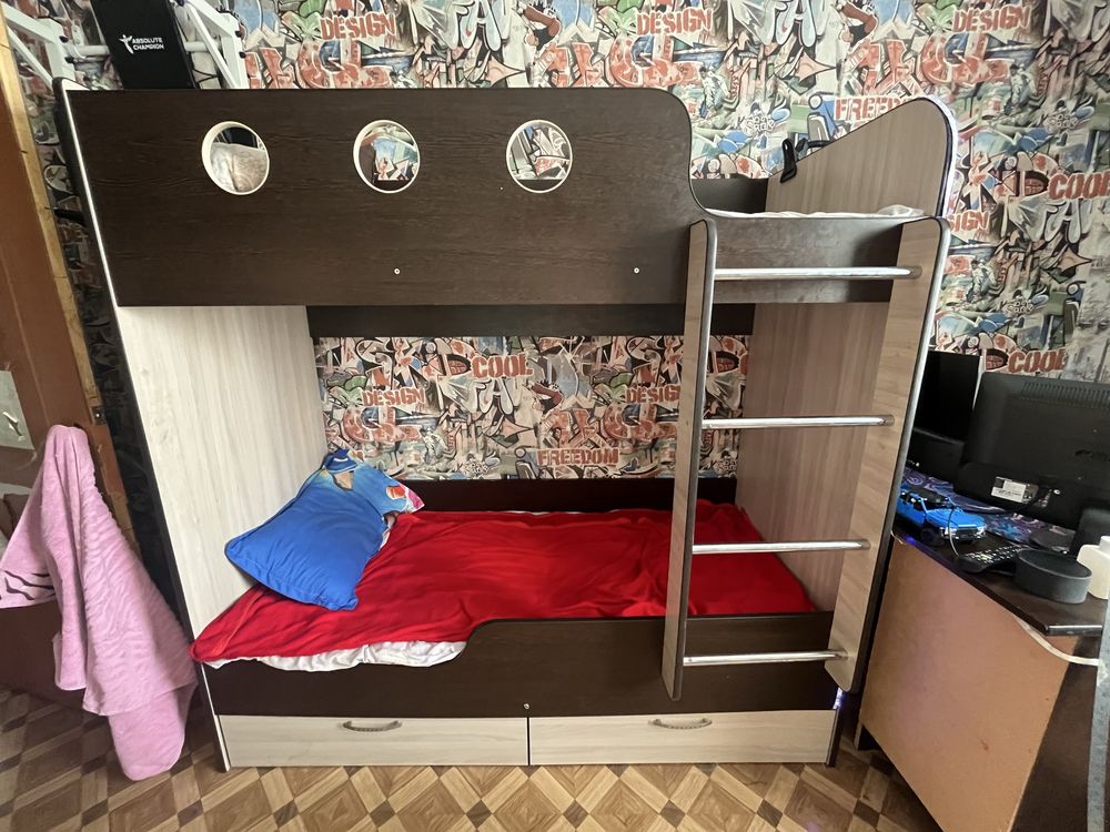 Продам кровать двухъярусную