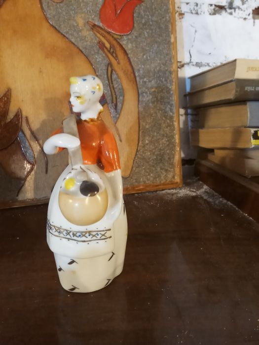 Продам фарфоровые статуэтки