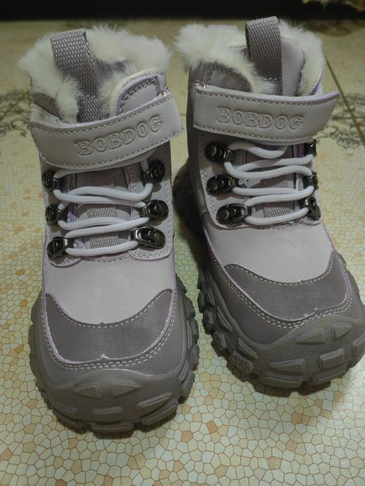 Продам зимнюю детскую обувь на мальчика 5-6 лет и девочку 7-8 лет, по