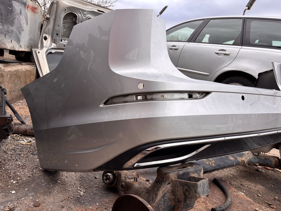 Задна броня с дифузьор голф 8 комби