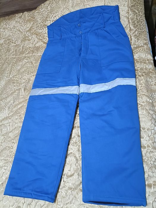 Продам тёплые штаны и безрукавка, есть теплая телогрейка размер 52.