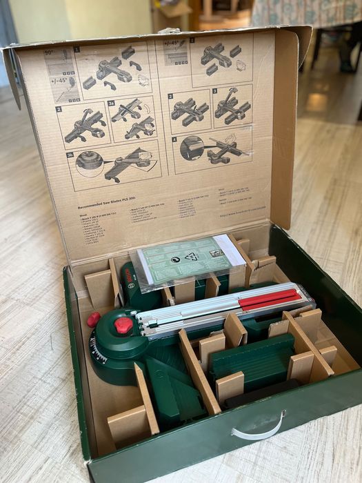 Станция за рязане с прободен трион с водеща релса - Bosch PLS 300