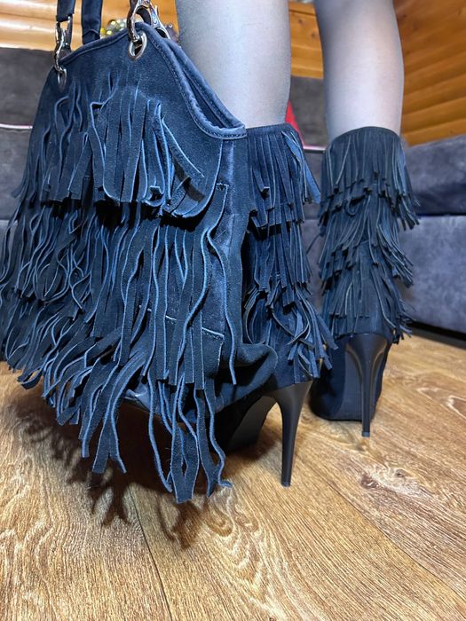 Сапоги с сумкой.