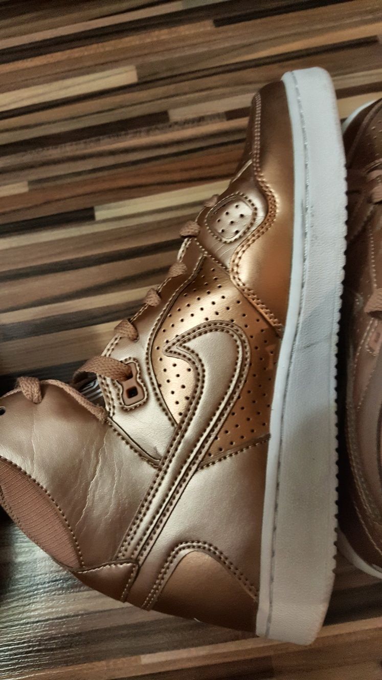 (38.5) NIKE Sun of Force оригинални естествена кожа