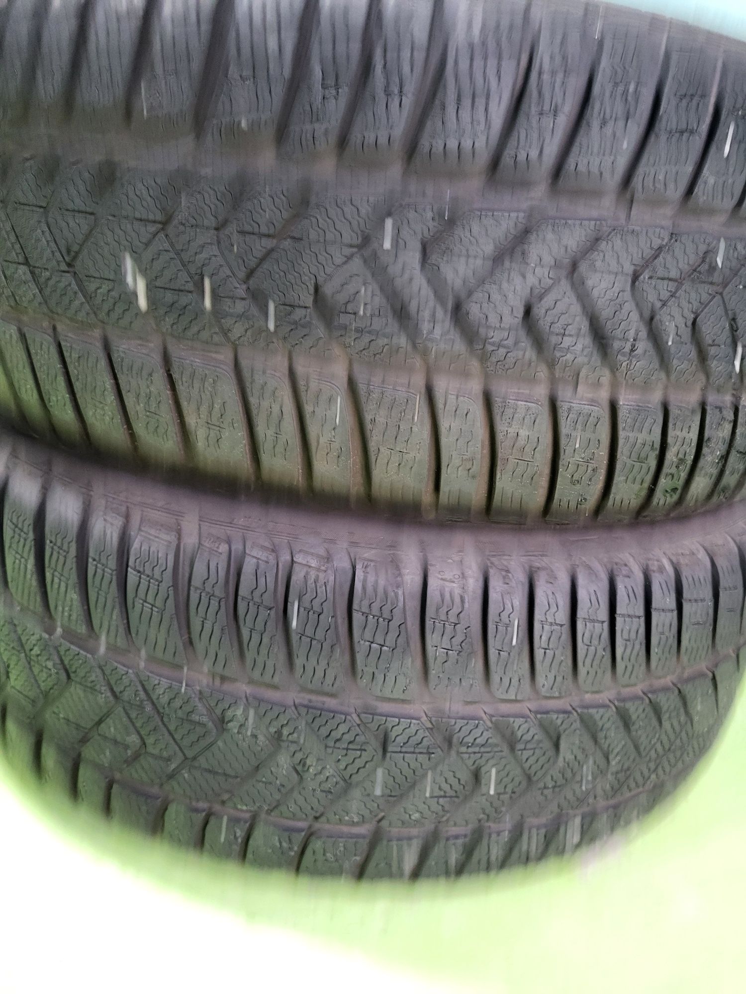 2 бр зимни 245/45/18 Pirelli