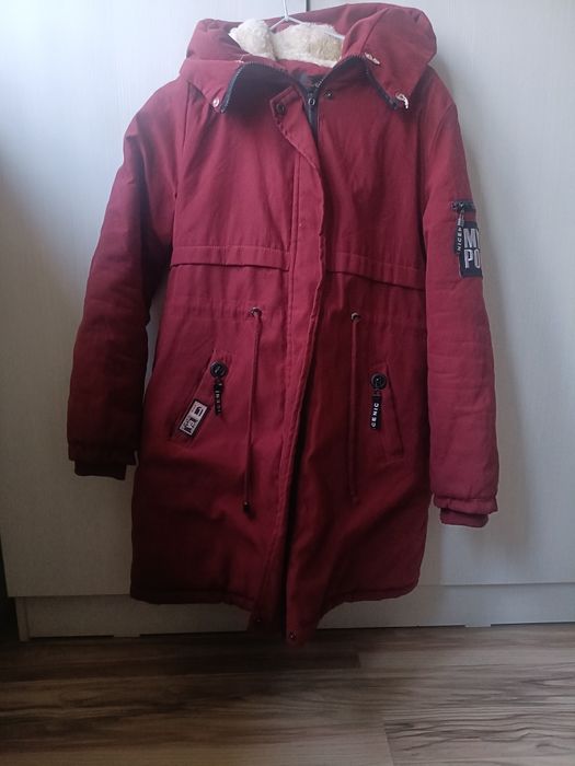Куртка зимняя цвет бордовый зимой  качество хороший как новый