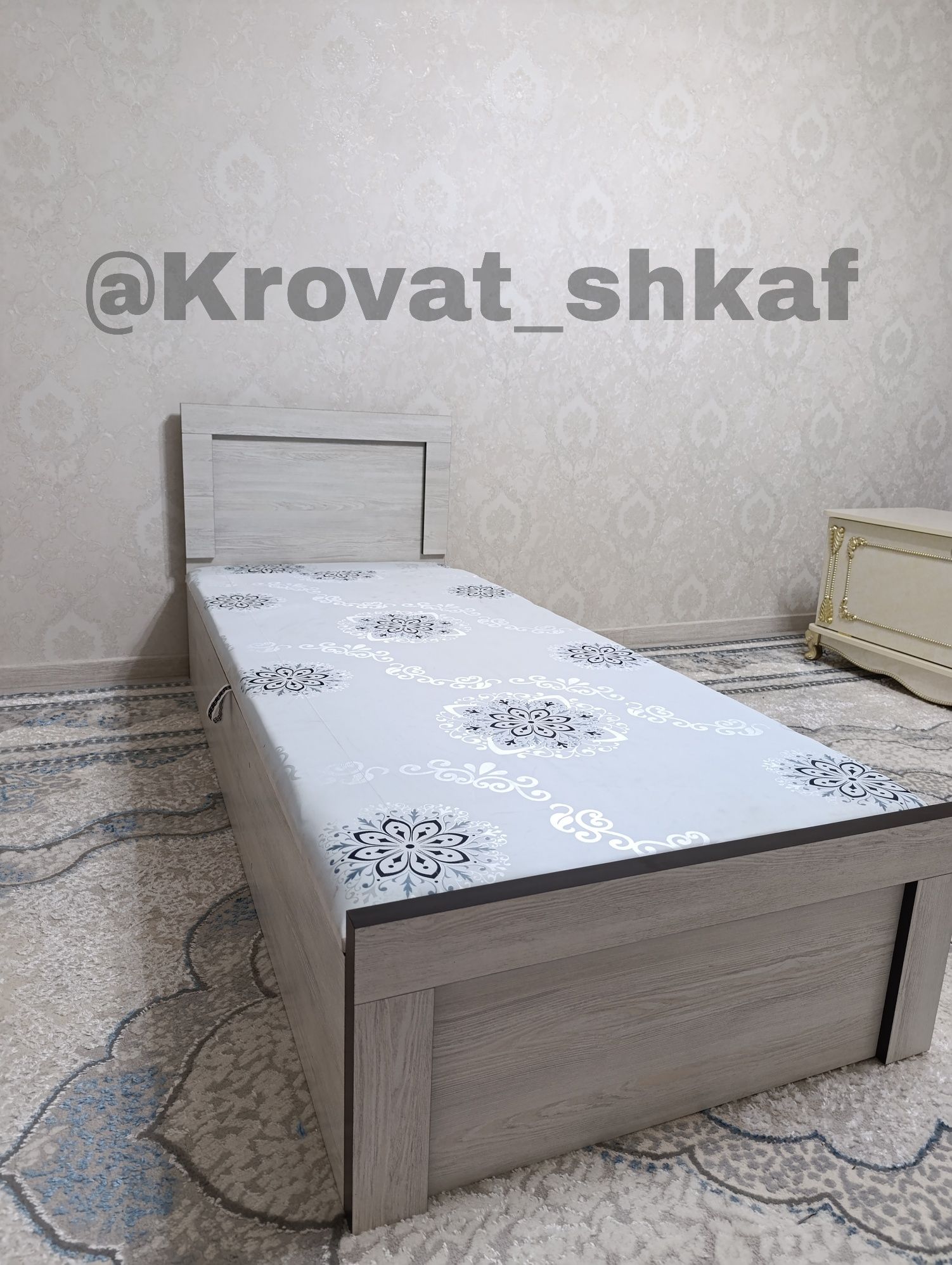 Krovat sandiqli kravat