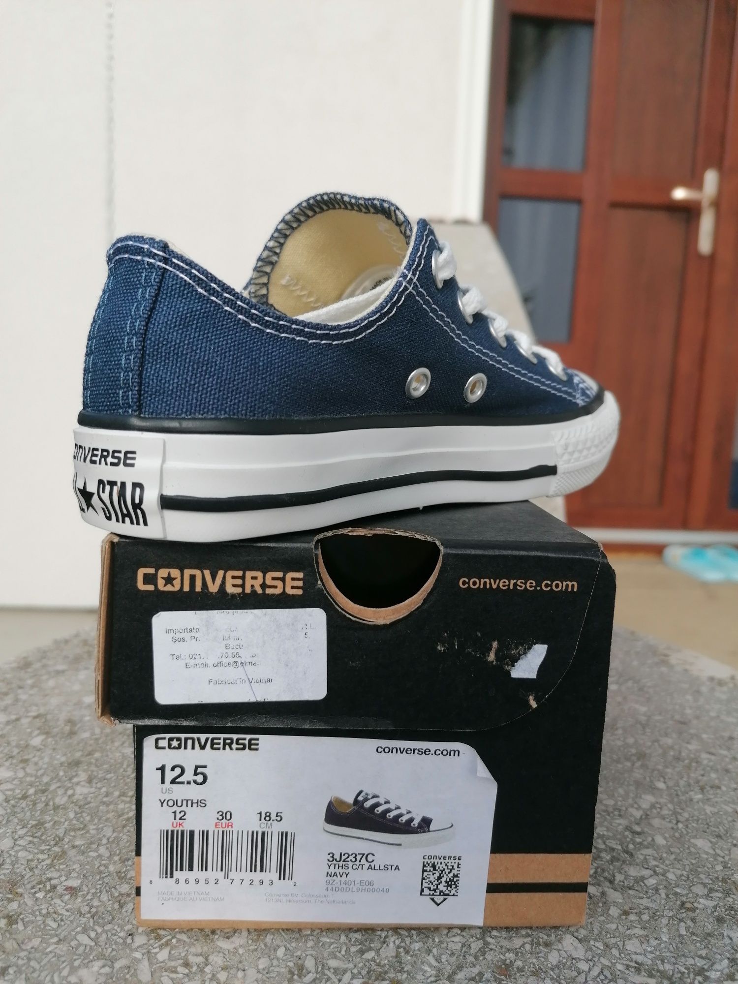 Teniși Converse pentru copii, noi, originali.
Mărimi 28,5, 30 și 31.
P