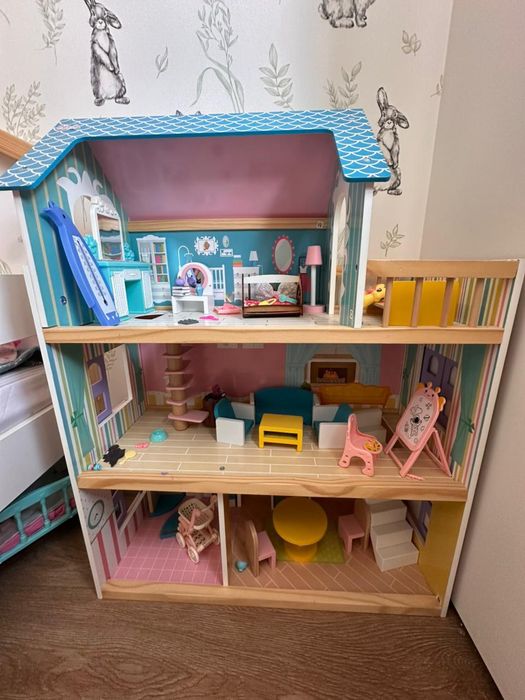 Продаем кукольный домик из дерева