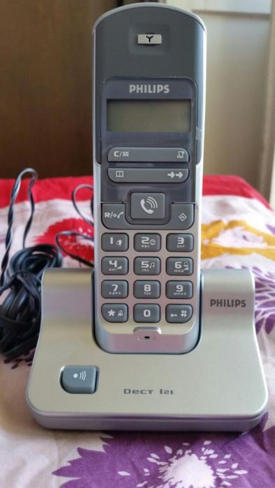 Philips DECT 121 стационарен телефон
