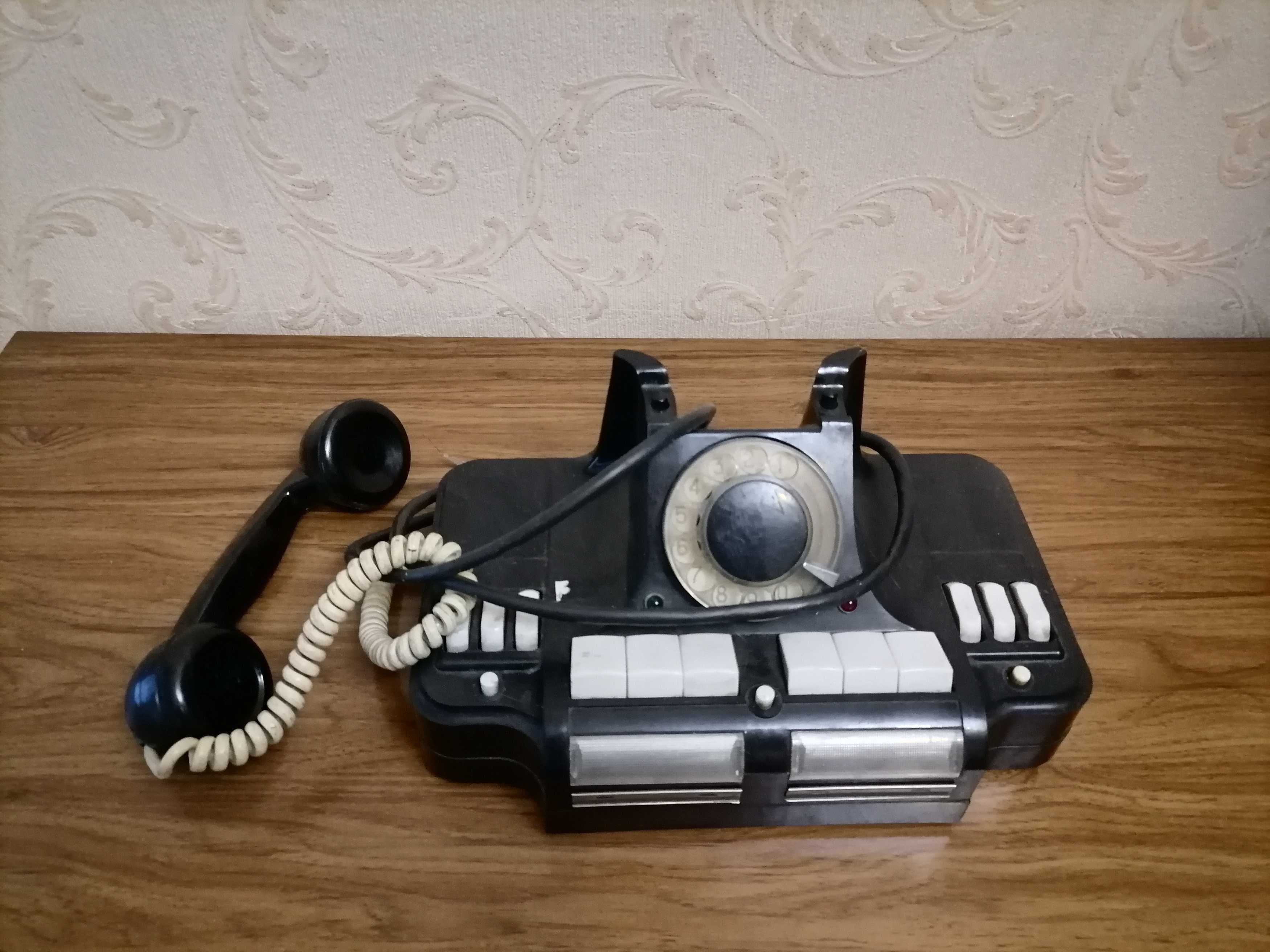 Продам старинный стационарный телефон