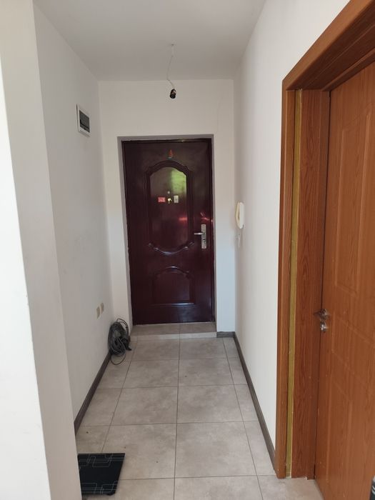 Продава двустаен апартамент с паркомясто