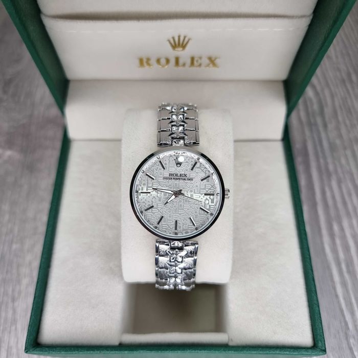 Продам часы женские новые