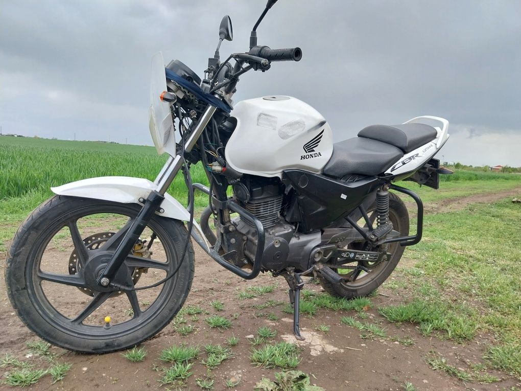 Vând honda cbf 125