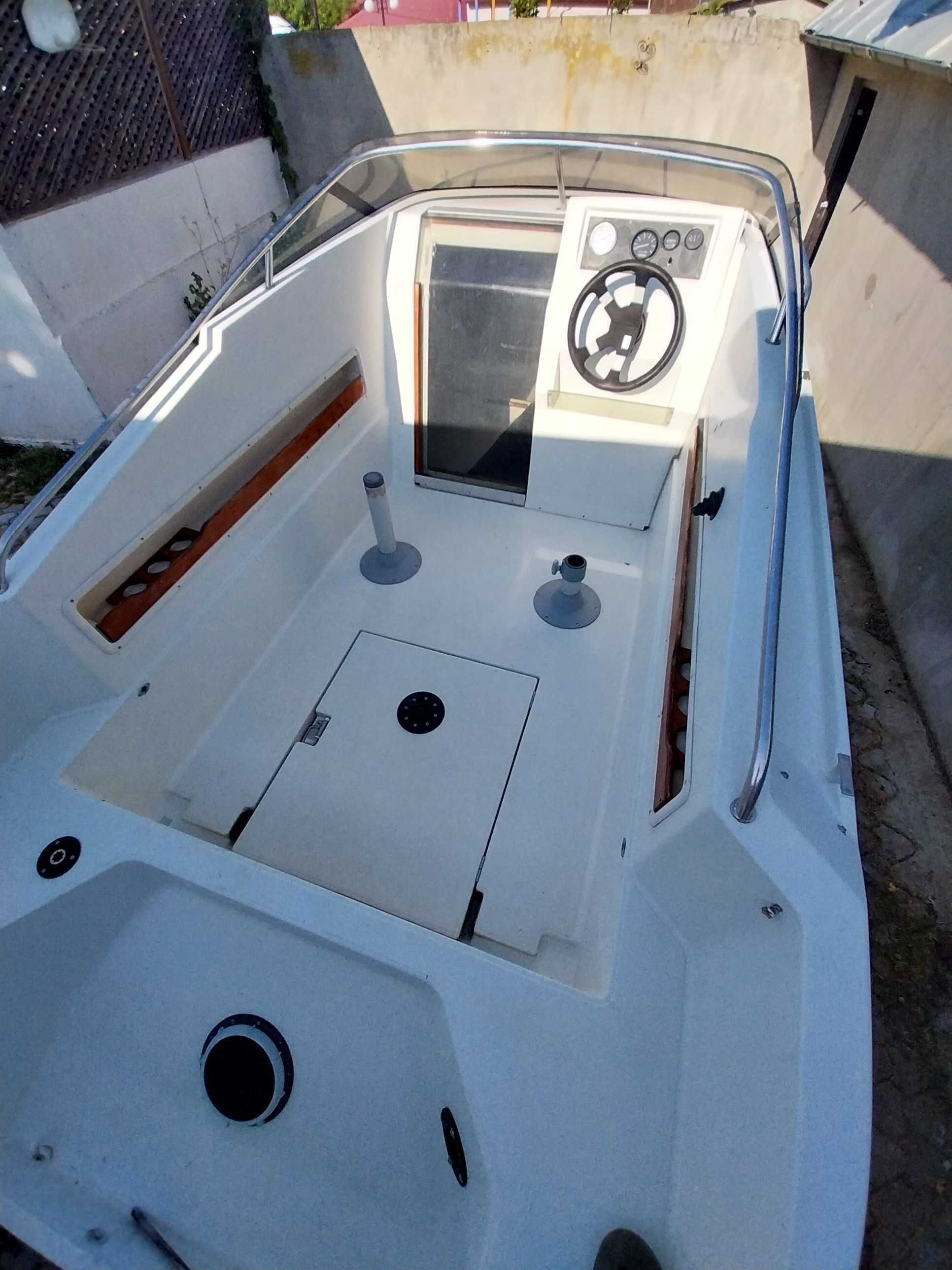 Cabinata Jeanneau Leader