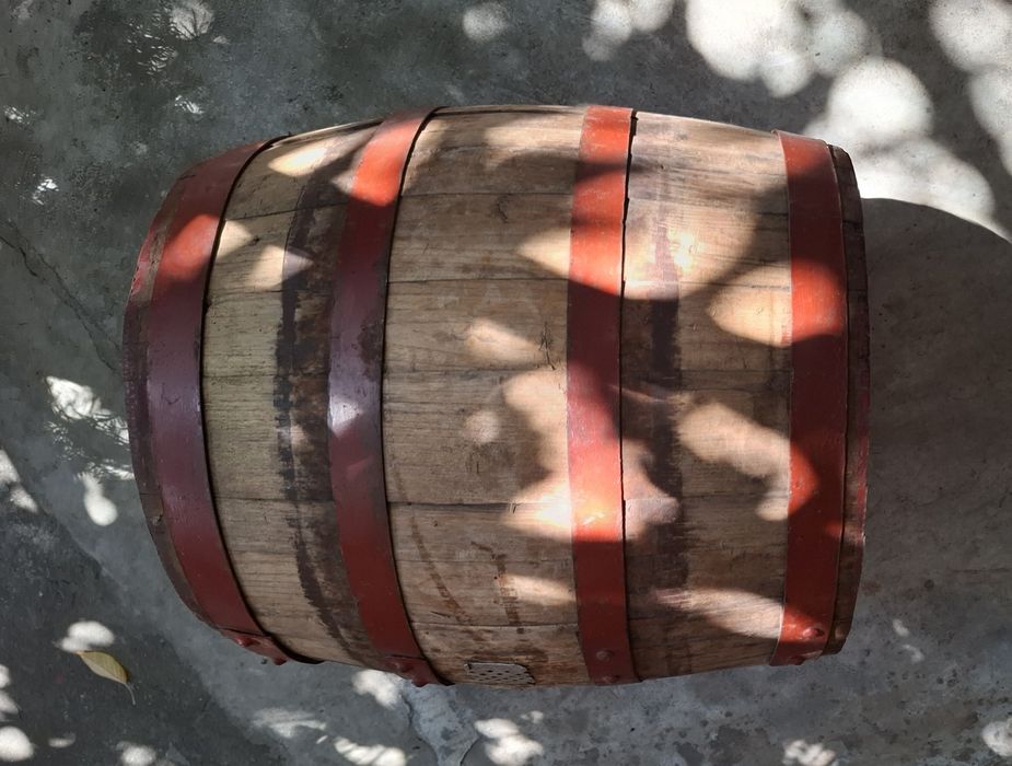 Vând butoi 50l de salcâm  .