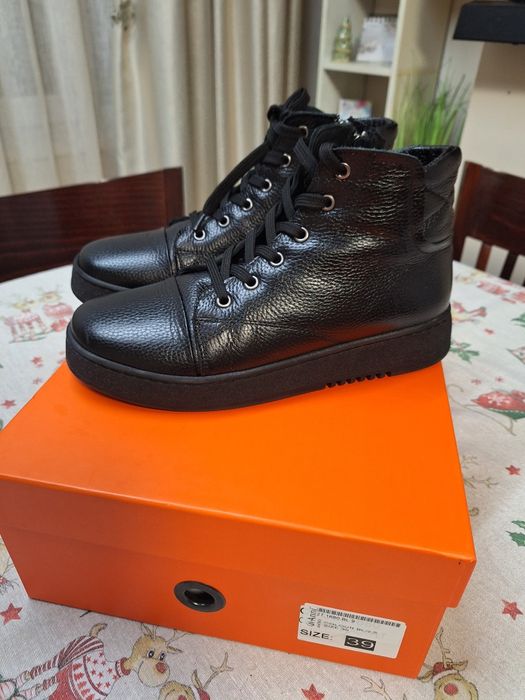 Дамски боти на Джани обували за час