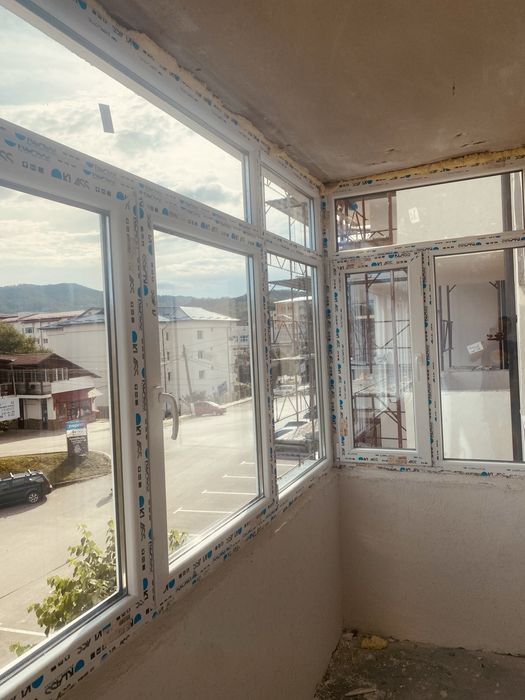 Apartament de vanzare cu 3 camere - Calimanesti Centru-