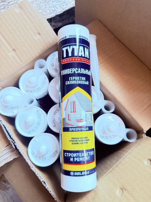 универсальный силиконовый герметик Tytan Professional.