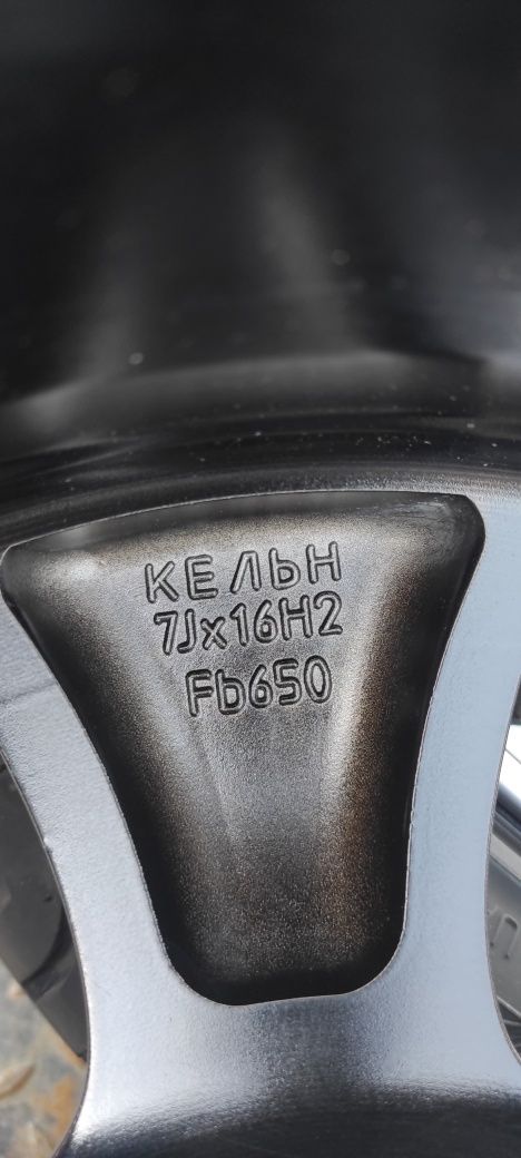 Комплект дисков с летней резиной R 16 в идеальном состоянии