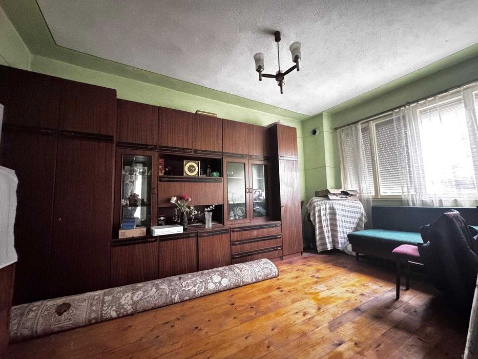 Двуетажна къща, Габрово кв. Любово