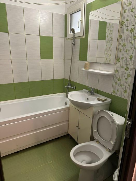 Închiriez garsoniera