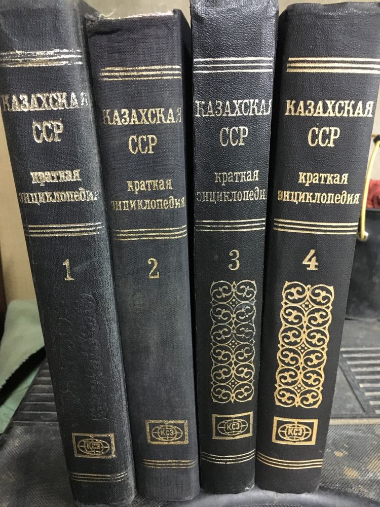 продам книги 4 тома