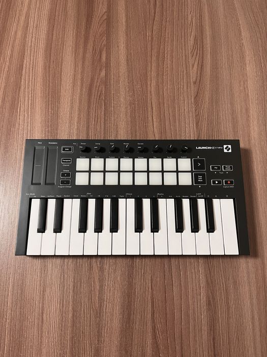 Midi клавиатура Novation Launchkey Mini MK3
