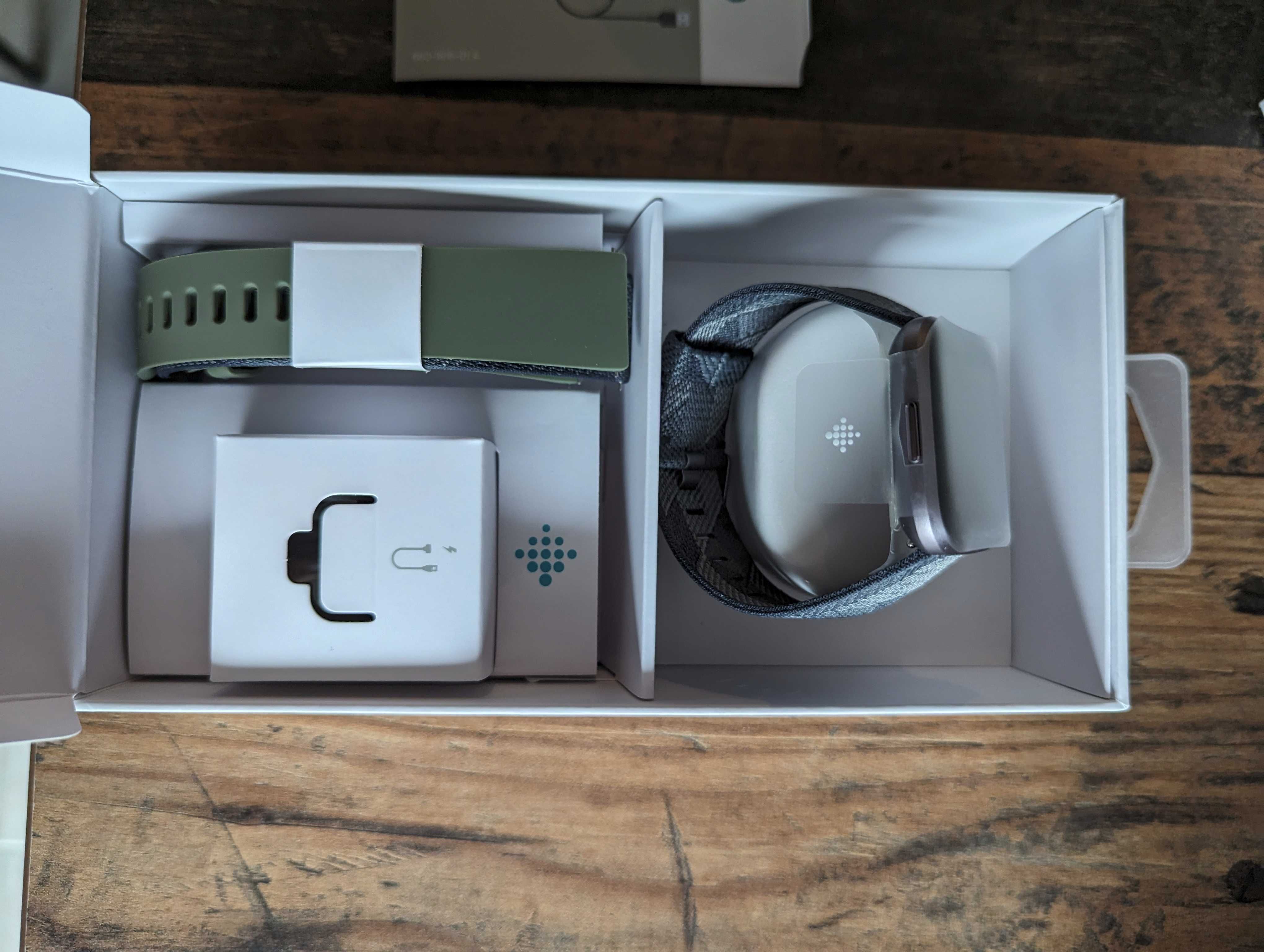 Смарт гривна часовник FitBit Versa 2 Special Edition NFC - нов