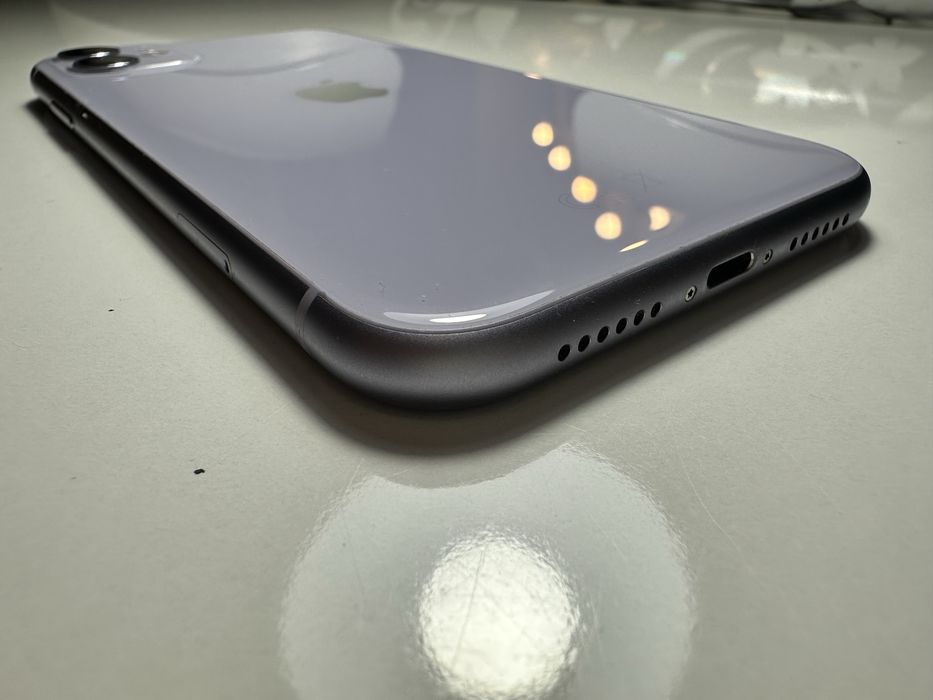 iPhone 11 cu 6 huse cadou !