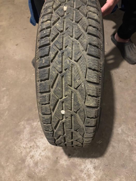 Vând 2 cauciucuri Logan