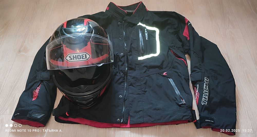 Мотоциклетный шлем и куртка