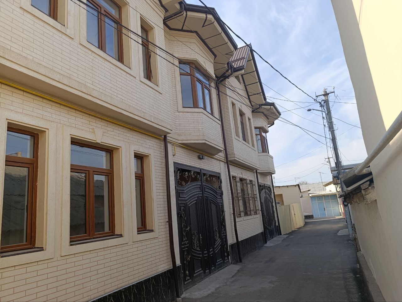 Продается!!! Срочно!!! 5 ком.кв-ра Дом на земле.