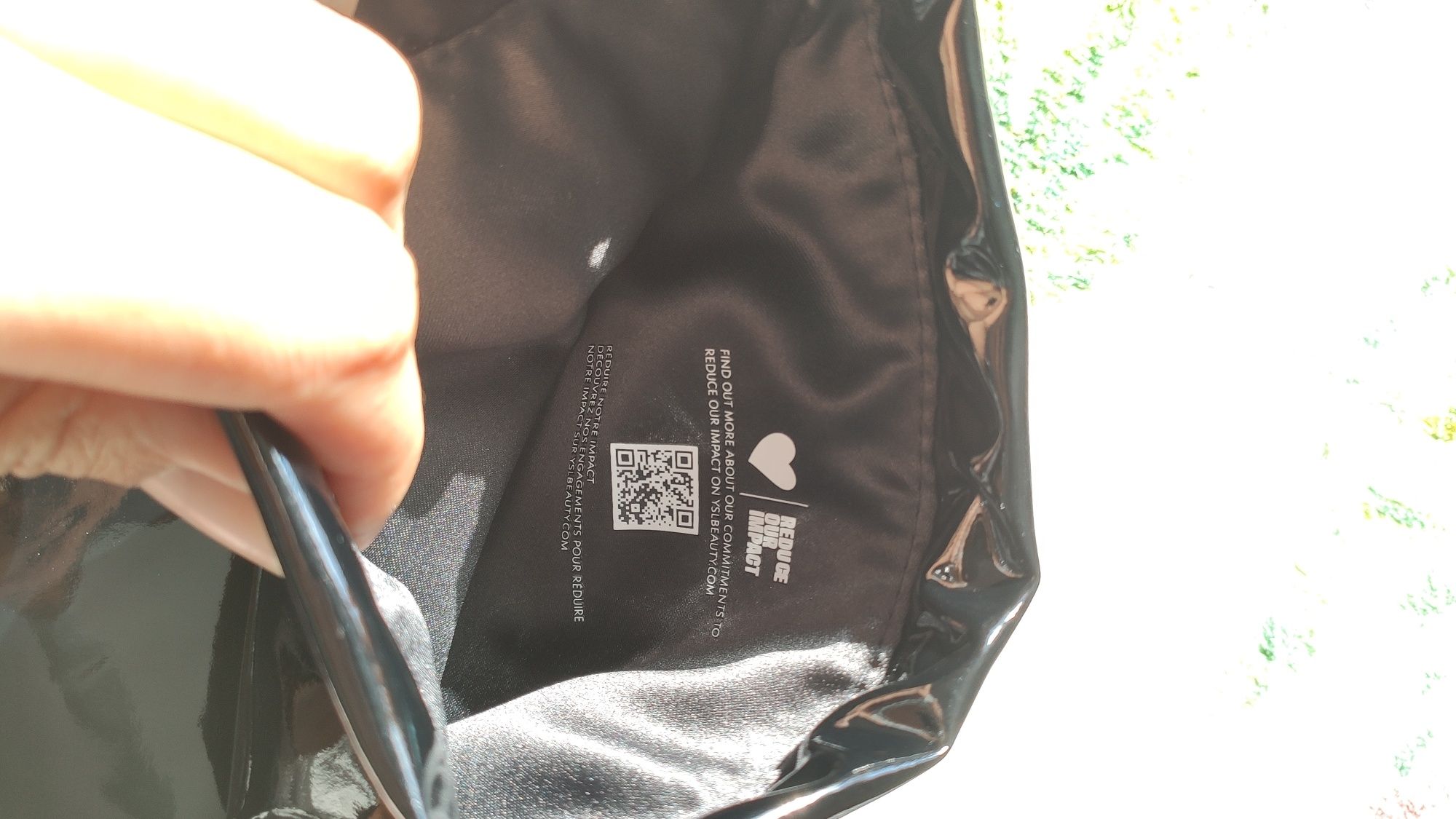 Козметична чанта YSL и маска за сън Lancome със специален калъф