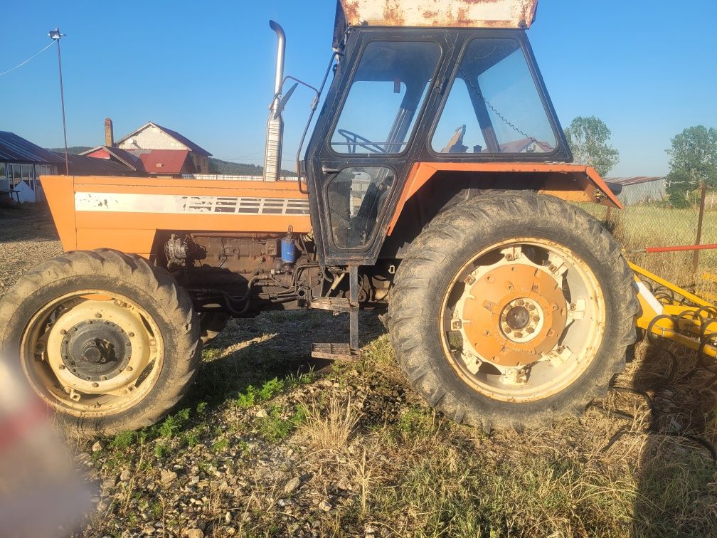 Tractor U850 și U650 cu motor de saviem