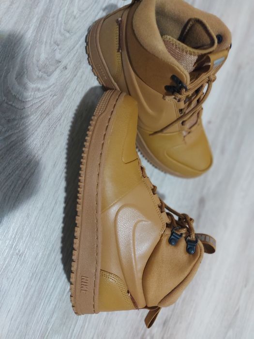 Adidasi nike  (path mif winter maro caramel 9.5)
