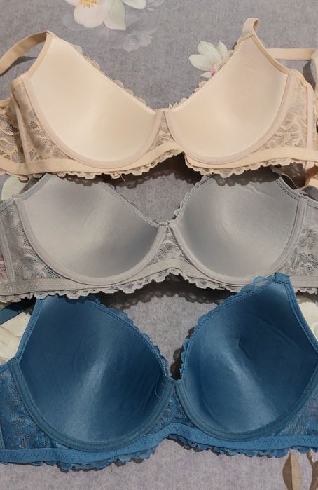 Сутиени 90С НОВИ