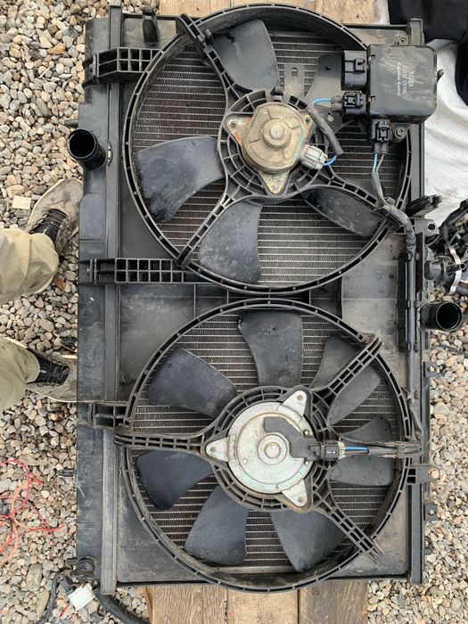 Радиатор Митсубиси Лансер 9 привозной