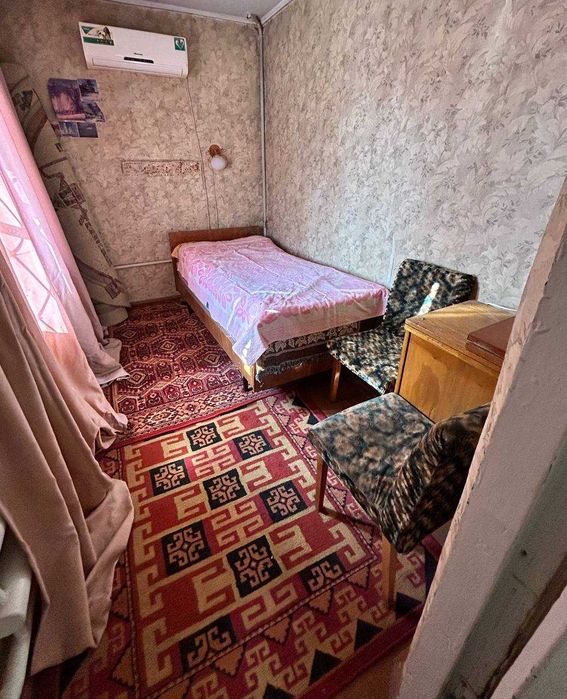 Срочно сдается дом 4 комнаты,1 сотка,Азербайджанский центр.