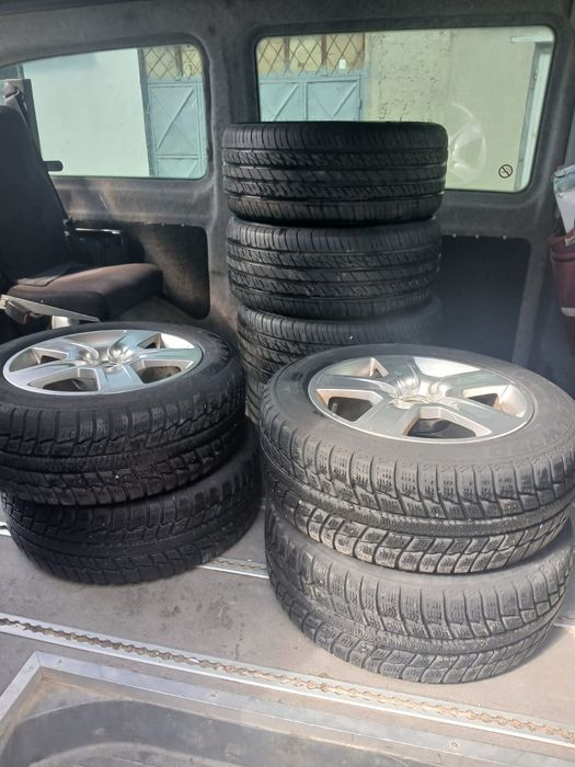 Jante echipate cu anvelope 215/55/R16 si 235/46/R17  M+S