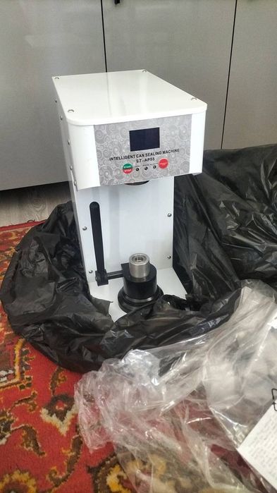 Аппарат для закрутки пластиковых банок