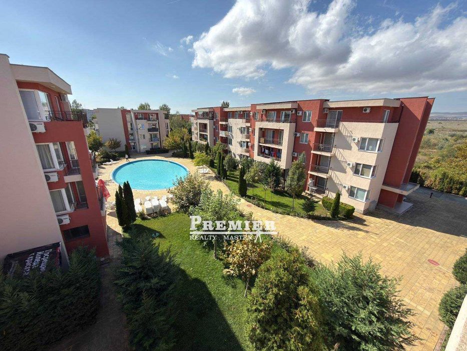 Тристаен апартамент в много добре поддържан комплекс