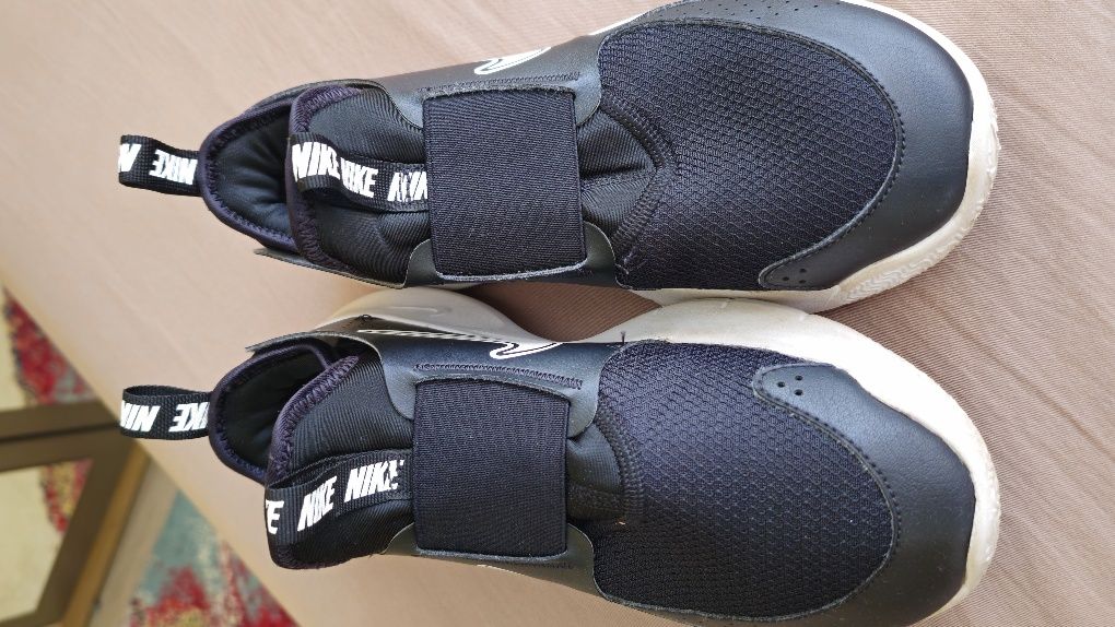 Продавам маратонки NIKE унисекс 38номер