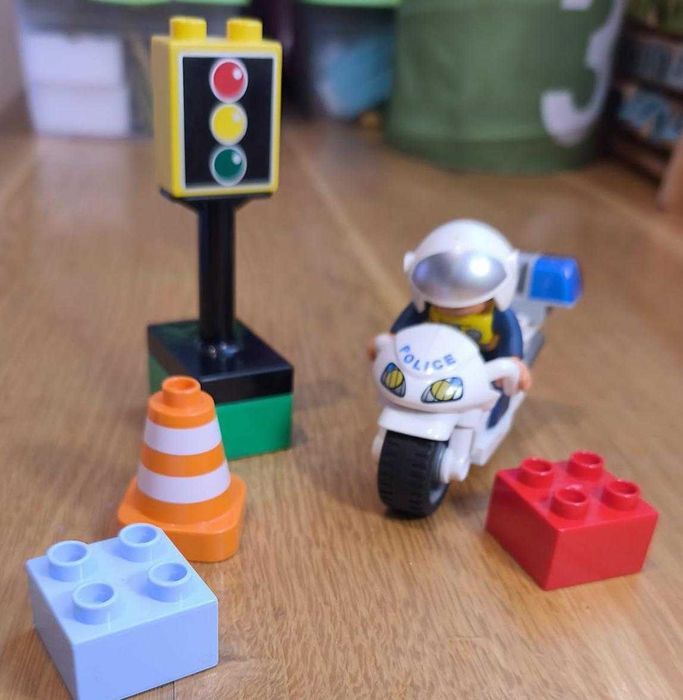 LEGO DUPLO 5679 - Motocicletă de poliție