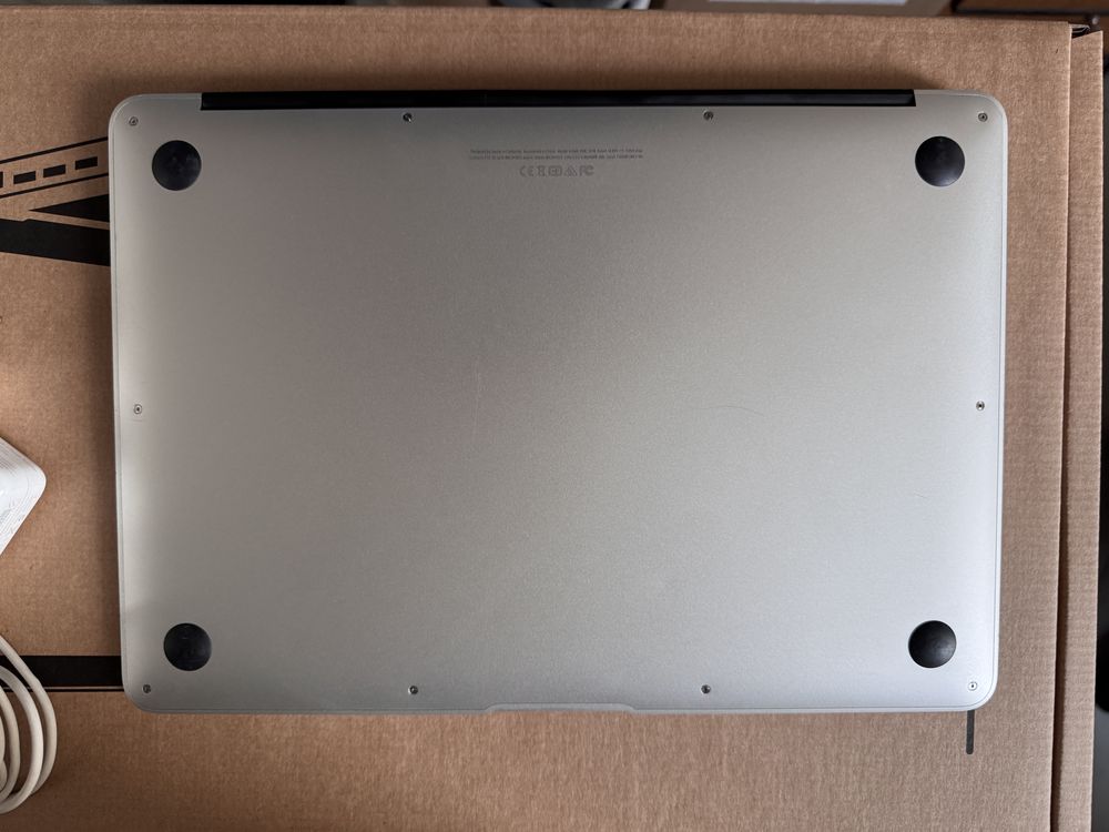 Macbook Air 13.3 2017 Windows 10 Pro + Mac OS