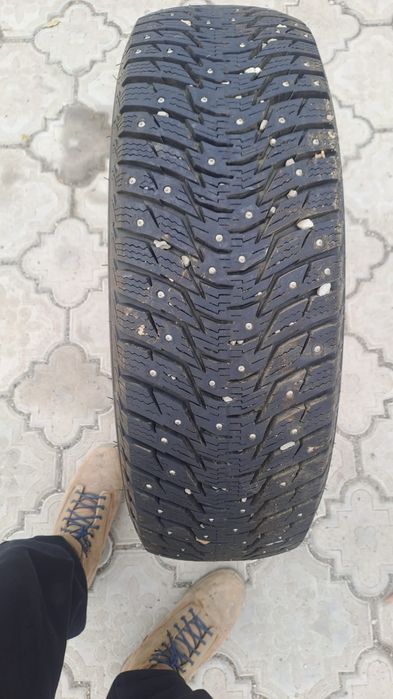 Зимние шины почти новые